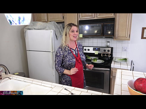 ❤️ Stepmom milking anjeunna di dapur saméméh tanggal na ️ porno super di urang ️❤